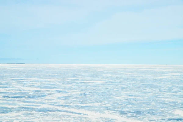 겨울에 얼어붙은 호수의 매키 노우 다리에서 바라본 경관 — 스톡 사진
