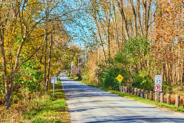 Route d'automne dans le Midwest de l'Amérique sans circulation — Photo