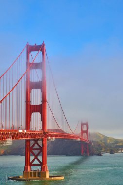 Kaliforniya 'daki Golden Gate Köprüsü' nden geçen sisin görüntüsü