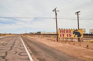 Görüntü İşte Jack Tavşan Billboard 66. yolda.