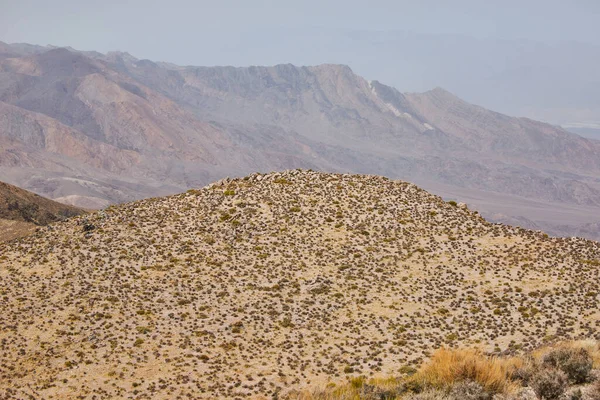 Obrázek Hor Údolí Smrti Pokrytých Pískem Keři — Stock fotografie