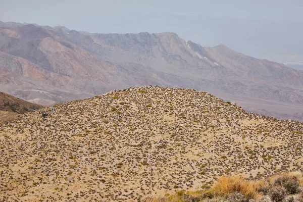 Image Death Valley Mountains Covered Sand Shrubs — Stock Photo, Image