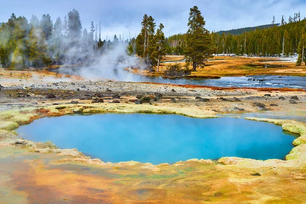 Εικόνα Του Όμορφη Βαθιά Μπλε Πισίνες Yellowstone Αλκαλικό Νερό Στη — Φωτογραφία Αρχείου