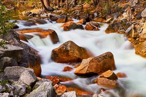 Imagem Grandes Rochas Rio Com Águas Cascata — Fotografia de Stock