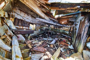 Parçaların yere düştüğü gemi enkazı görüntüsü yok edildi