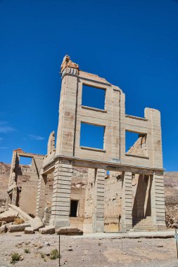 Hayalet kasabadaki tarihi terk edilmiş bankanın resmi