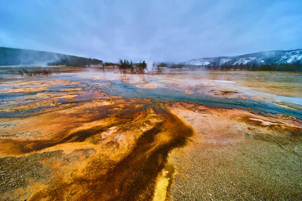 Bild Färgglada Vågor Alkaliska Vatten Vid Yellowstone Vintern — Stockfoto