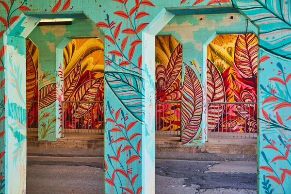 Image Creative Graffiti Tunnel Feathers — Stock Photo, Image