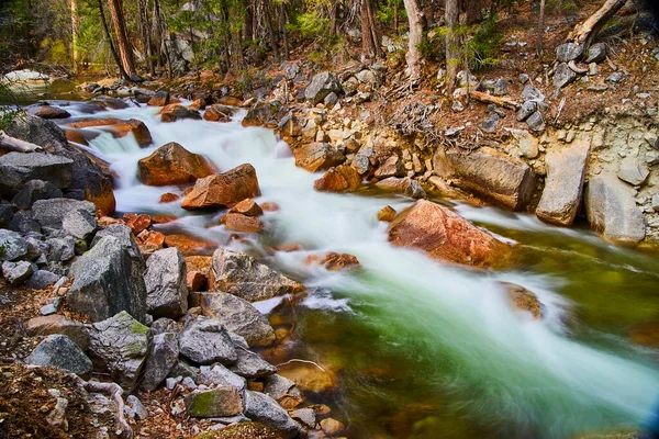Imagen Hermoso Río Verde Azulado Cascada Sobre Rocas — Foto de Stock