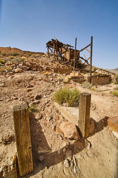 Imagen Entrada Antiguos Equipos Mineros Abandonados Ladera Del Valle Muerte — Foto de Stock