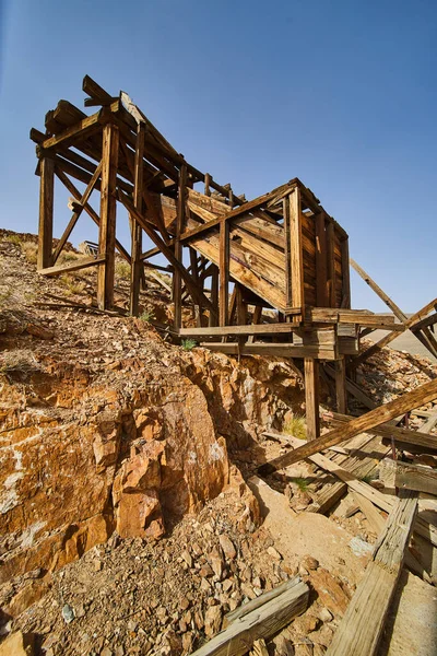 Obraz Pustyni Doliny Śmierci Opuszczonym Sprzętem Górniczym Wzgórzu — Zdjęcie stockowe