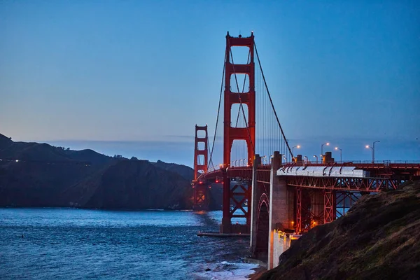 Immagine Del Golden Gate Bridge Dopo Tramonto Con Luce Soffusa — Foto Stock