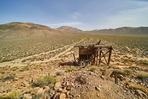 Obraz Pustyni Doliny Śmierci Zepsutym Sprzętem Górniczym Przez Kopalnię — Zdjęcie stockowe