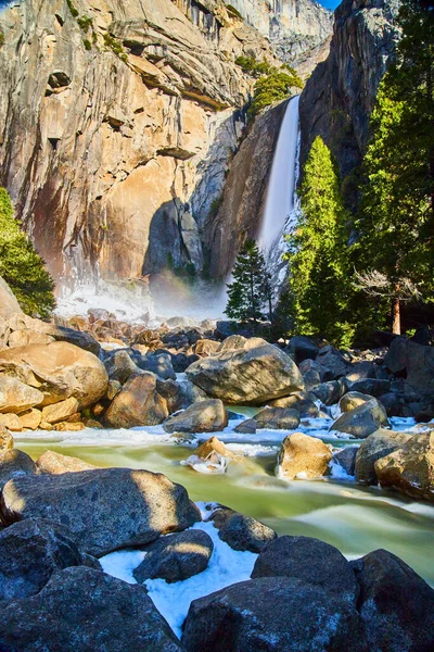 Obraz Mroźnych Rzek Dolnego Yosemite Falls Parku Narodowym — Zdjęcie stockowe