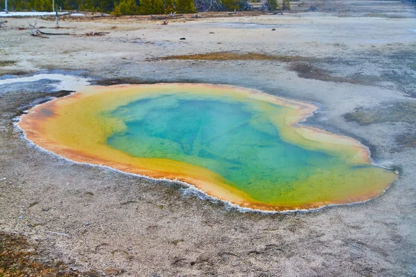 Bild Ikoniska Yellowstone Pooler Alkaliskt Vatten Med Blues Och Gulor — Stockfoto