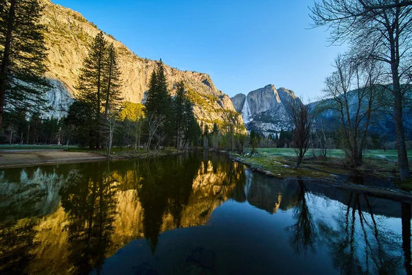 Image Golden Hour River Yosemite Upper Falls Distance — Stock Photo, Image