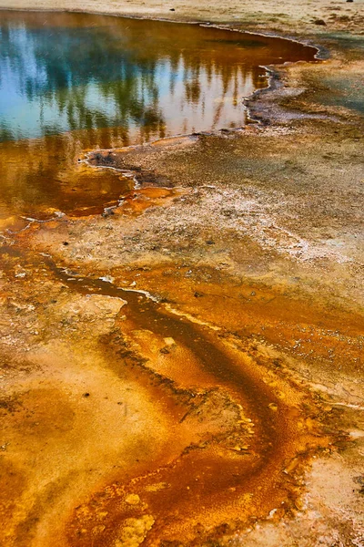 プール別イエローストーン盆地のカラフルな波の詳細画像 — ストック写真