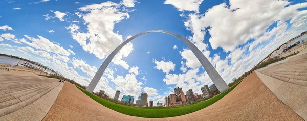 Bild Konstnärliga Panorama Louis Gateway Arch Med Böjd Mark Och — Stockfoto