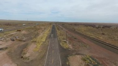 Arizona 'daki 66. Otoyol üzerindeki Aerial' ın videosu.