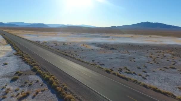 Video Border Nevada California White Sandy Desert Road Distant Mountains — Stock Video