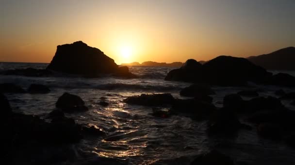 Video Del Pacífico Atardecer Playa California Con Olas Costeras Estrellándose — Vídeo de stock