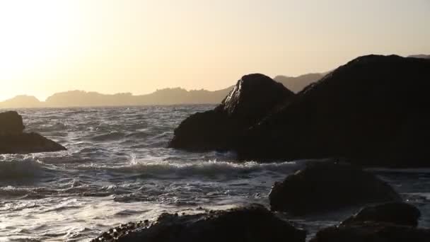 Video Ocean Waves Crashing Coastal Rocks Sunset California — Stock Video