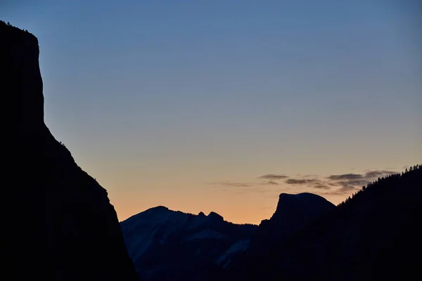 Bild Der Silhouette Des Yosemite Vom Tunnelblick Vor Sonnenaufgang — Stockfoto