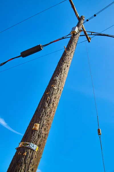 Imagem Olhar Para Cima Linha Energia Pólo Telefônico Com Céu — Fotografia de Stock