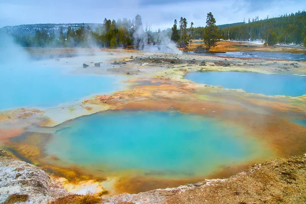 Bild Fantastisk Serios Yellowstone Pooler Alkaliska Vatten Vintern — Stockfoto