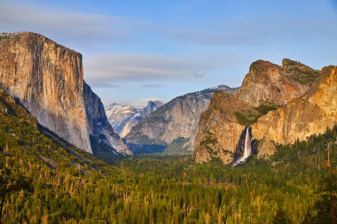 Günbatımı görüntüsü, Tünel Manzarası 'ndan Yosemite' nin ikonik vadisini vurdu