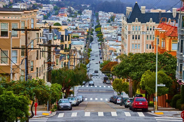 Imagen Las Empinadas Carreteras San Francisco Bordeadas Coloridas Casas — Foto de Stock