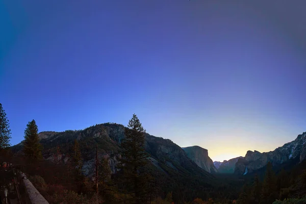 Imagem Panorama Vista Icónica Vale Yosemite Mesmo Antes Nascer Sol — Fotografia de Stock