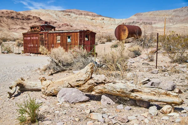 Immagine Bosco Pietrificato Deserto Sabbioso Circondano Union Pacific Abbandonato Treno — Foto Stock