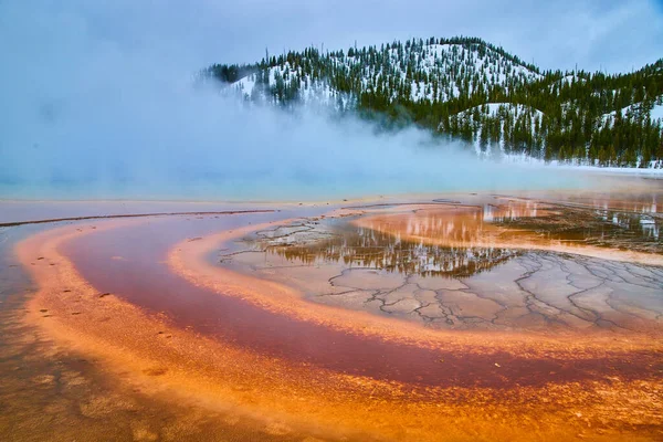 Imagen Capas Aguas Rojas Anaranjadas Primavera Invierno Yellowstone — Foto de Stock