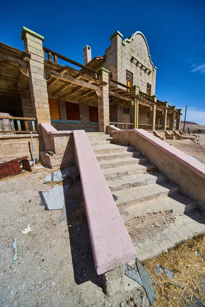 Imagem Escadaria Para Estação Ferroviária Abandonada Cidade Fantasma Deserto — Fotografia de Stock