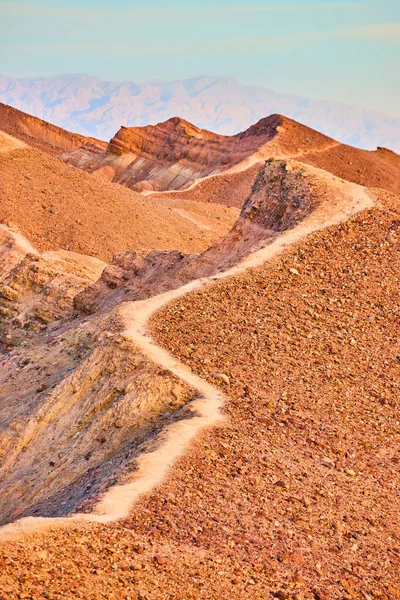 Image Narrow Dirt Hiking Path Follows Ridge Mountain Top Desert — Stock Photo, Image