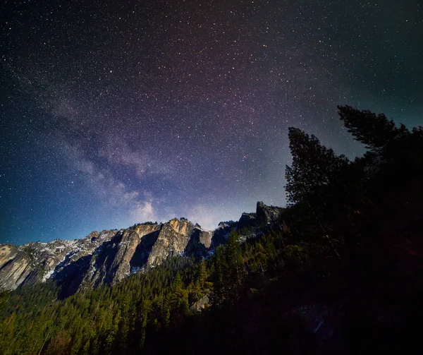 Obrázek Mléčné Dráhy Hvězd Nad Yosemitským Parkem — Stock fotografie