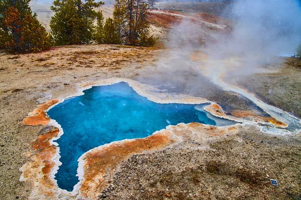 Εικόνα Της Μικρής Κρυστάλλινης Γαλάζιας Πηγής Στο Εθνικό Πάρκο Yellowstone — Φωτογραφία Αρχείου