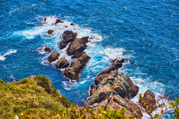 Bild Titta Ner Havet Från Klippor Med Block Och Vågor — Stockfoto