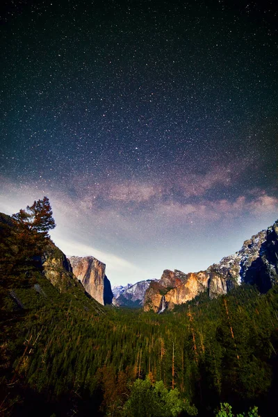 Imagem Maneira Leitosa Majestosa Sobre Vista Túnel Parque Nacional Yosemite — Fotografia de Stock