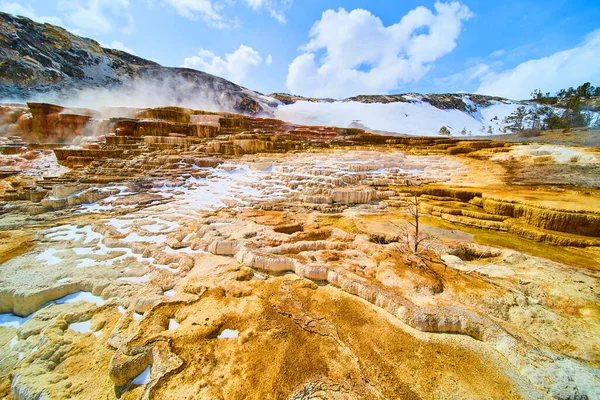 Imagen Impresionantes Terrazas Yellowstone Con Interminables Capas Nieve Vapor Azufre — Foto de Stock