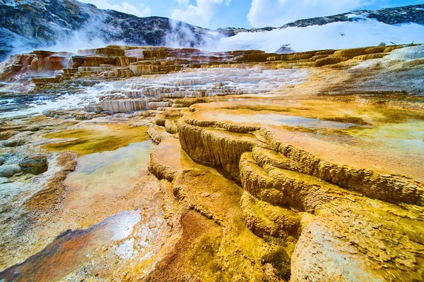 Bild Von Atemberaubenden Yellowstone Heißen Quellen Landschaft Mit Detaillierten Terrassenschichten — Stockfoto