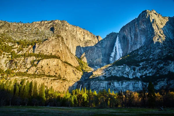 Imagem Nascer Sol Upper Yosemite Falls Fundo Vale — Fotografia de Stock