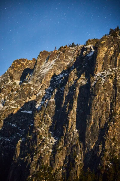 Yosemite Dağlarının Üzerindeki Yıldızların Geceleri Detaylı Görüntüleri — Stok fotoğraf