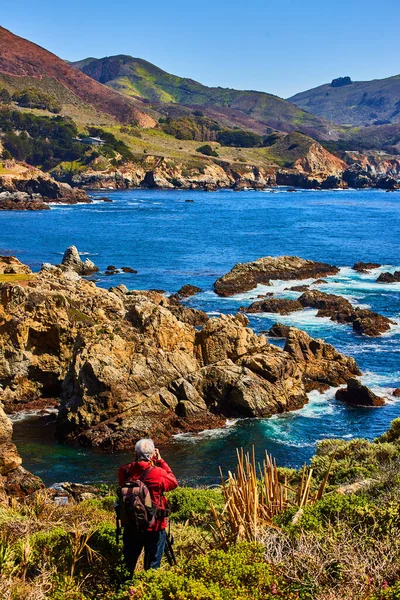 Imagen Del Fotógrafo Capturando Impresionantes Rocas Olas Costa Oeste — Foto de Stock