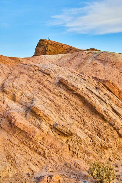 Image Lone Figures Top Large Red Rock Formations Desert Stock Picture