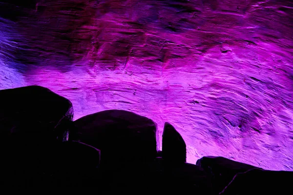 Image Purple Glow Rocky Silhouette Art Display — Fotografia de Stock