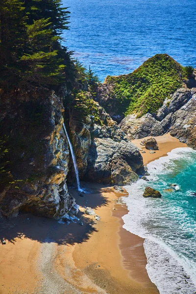 Image View Hidden Waterfall Cliffs Sandy Beaches Ocean Waves — Stockfoto
