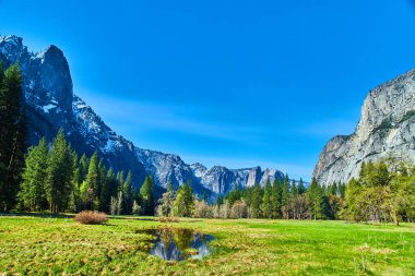 Image of View of mountains from Yosemite Valley fields