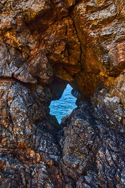 Зображення Вид Через Скельну Печеру Океану — стокове фото
